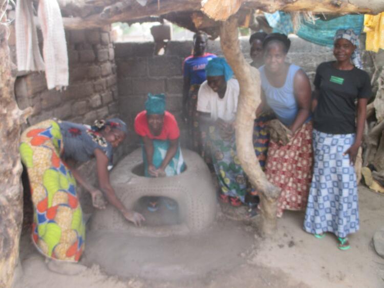 Construction d'un foyer amélioré au village